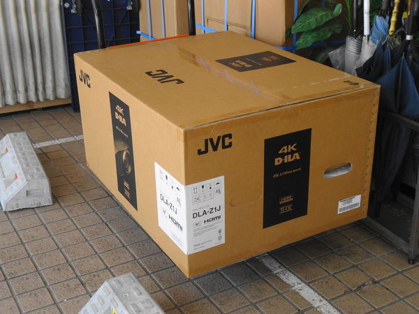 JVCケンウッド 　ネイティブ 4KD-ILAプロジェクター DLA-Z1 新発売、納品